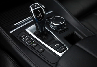 Подержанный автомобиль BMW X6 2015 года (19 фото)