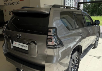 Подержанный автомобиль Toyota Land Cruiser Prado 2021 года (6 фото)