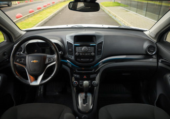Подержанный автомобиль Chevrolet Orlando 2014 года (11 фото)
