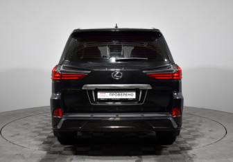 Подержанный автомобиль Lexus LX 2015 года (6 фото)