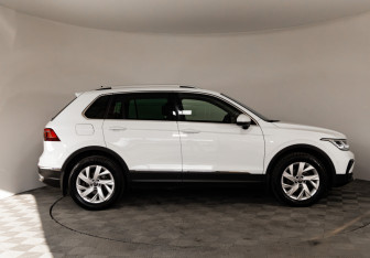 Подержанный автомобиль Volkswagen Tiguan 2021 года (4 фото)