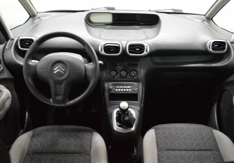 Подержанный автомобиль Citroen C3 Picasso 2010 года (13 фото)