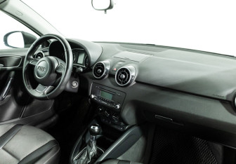 Подержанный автомобиль Audi A1 2011 года (9 фото)