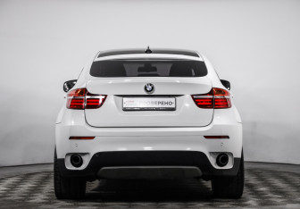 Подержанный автомобиль BMW X6 2013 года (6 фото)