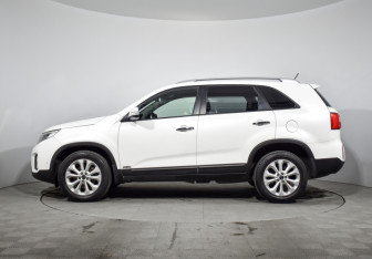 Подержанный автомобиль Kia Sorento 2016 года (8 фото)