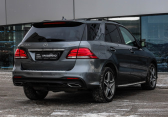 Подержанный автомобиль Mercedes-Benz GLE 2017 года (5 фото)