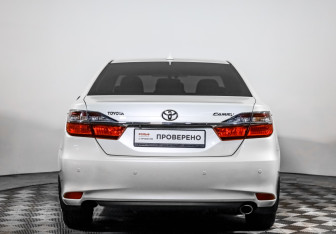 Подержанный автомобиль Toyota Camry Sedan 2017 года (6 фото)
