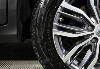 Подержанный автомобиль Geely Atlas Pro 2023 года (22 фото)