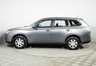 Подержанный автомобиль Mitsubishi Outlander 2013 года (9 фото)