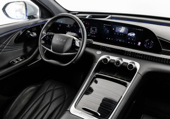 Подержанный автомобиль Exeed RX 2025 года (17 фото)