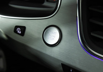 Подержанный автомобиль Audi Q7 2016 года (22 фото)