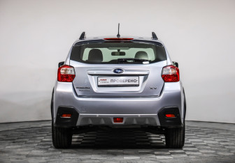 Подержанный автомобиль Subaru XV 2013 года (6 фото)
