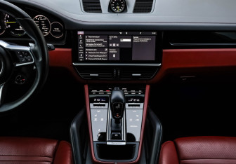 Подержанный автомобиль Porsche Cayenne 2020 года (15 фото)
