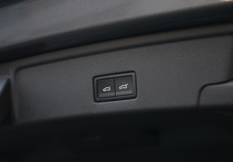 Подержанный автомобиль Volkswagen Touareg 2020 года (38 фото)