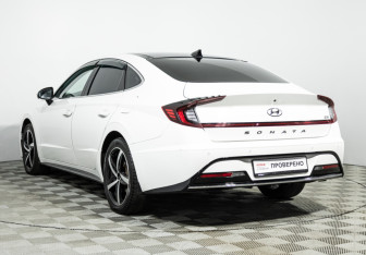 Подержанный автомобиль Hyundai Sonata 2021 года (7 фото)