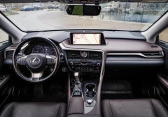 Подержанный автомобиль Lexus RX 2017 года (10 фото)