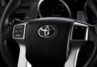 Подержанный автомобиль Toyota Land Cruiser Prado 2013 года (11 фото)