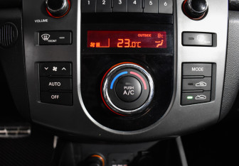 Подержанный автомобиль Kia Cerato Sedan 2011 года (15 фото)