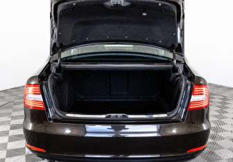 Подержанный автомобиль Skoda Superb Liftback 2014 года (23 фото)