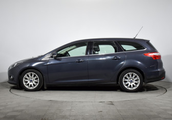 Подержанный автомобиль Ford Focus Wagon 2013 года (8 фото)
