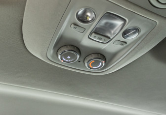 Подержанный автомобиль Peugeot Traveller 2018 года (16 фото)