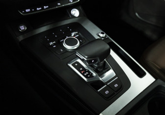 Подержанный автомобиль Audi Q5 2017 года (20 фото)