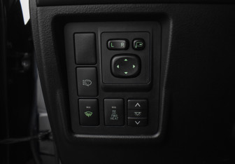 Подержанный автомобиль Toyota Land Cruiser Prado 2013 года (19 фото)