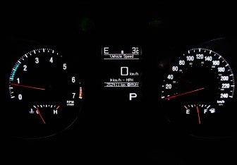 Подержанный автомобиль Jeep Grand Cherokee 2012 года (19 фото)