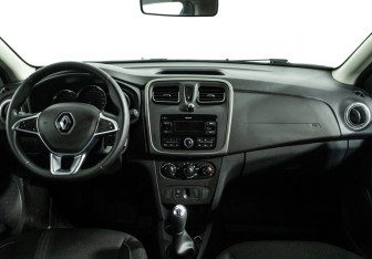 Подержанный автомобиль Renault Sandero 2020 года (13 фото)