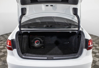 Подержанный автомобиль Volkswagen Jetta Sedan 2016 года (9 фото)