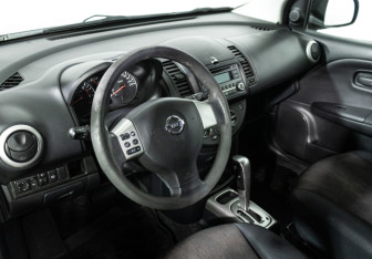 Подержанный автомобиль Nissan Note 2011 года (11 фото)