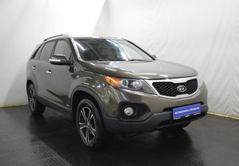 Подержанный автомобиль Kia Sorento 2010 года (3 фото)
