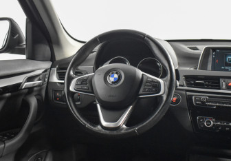Подержанный автомобиль BMW X1 2018 года (14 фото)
