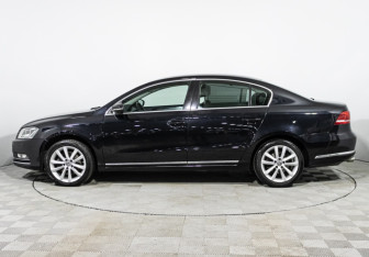 Подержанный автомобиль Volkswagen Passat Sedan 2011 года (8 фото)