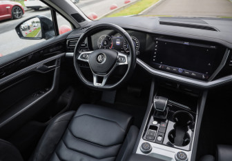 Подержанный автомобиль Volkswagen Touareg 2021 года (12 фото)