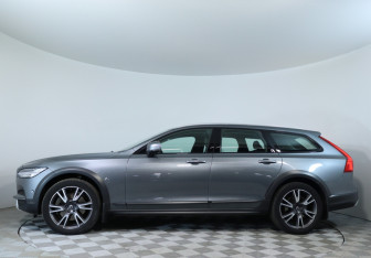 Подержанный автомобиль Volvo V90 Cross Country 2019 года (9 фото)