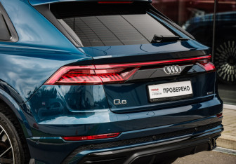 Подержанный автомобиль Audi Q8 2019 года (12 фото)