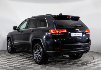 Подержанный автомобиль Jeep Grand Cherokee 2016 года (7 фото)