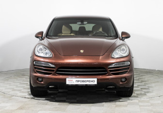 Подержанный автомобиль Porsche Cayenne 2011 года (2 фото)
