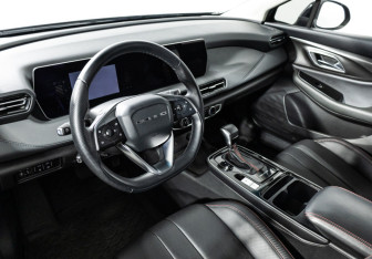 Подержанный автомобиль BAIC U5 Plus 2023 года (11 фото)