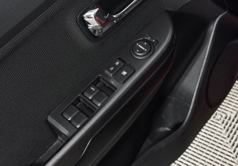 Подержанный автомобиль Kia Rio Hatchback 2012 года (10 фото)