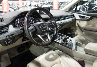 Подержанный автомобиль Audi Q7 2018 года (16 фото)
