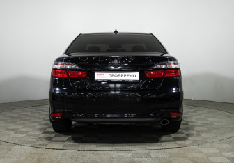 Подержанный автомобиль Toyota Camry Sedan 2016 года (6 фото)