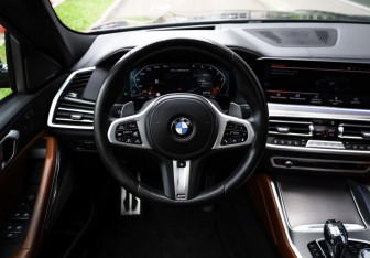 Подержанный автомобиль BMW X6 2021 года (9 фото)