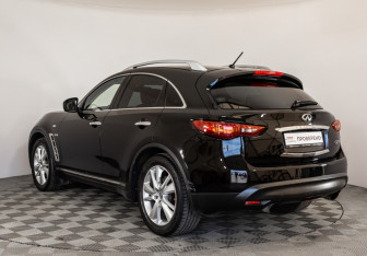Подержанный автомобиль Infiniti QX70 2014 года (7 фото)