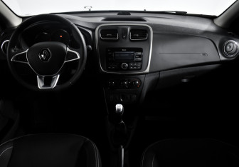 Подержанный автомобиль Renault Sandero 2021 года (14 фото)