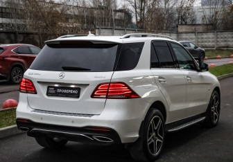 Подержанный автомобиль Mercedes-Benz GLE 2018 года (5 фото)
