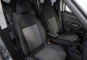Подержанный автомобиль Fiat Doblo 2011 года (19 фото)