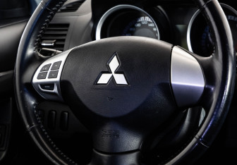 Подержанный автомобиль Mitsubishi Lancer Sedan 2008 года (11 фото)