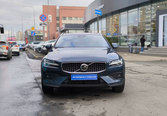 Подержанный автомобиль Volvo V60 Cross Country 2023 года (2 фото)